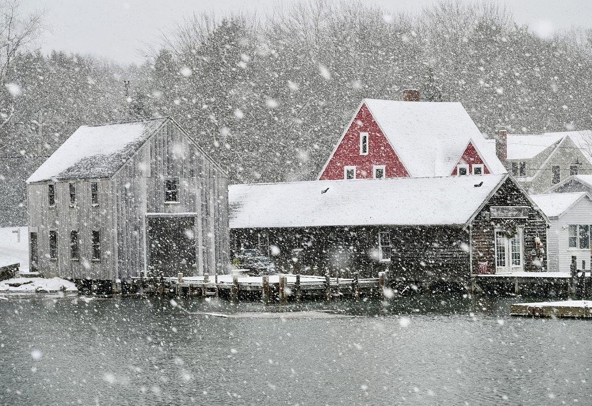A “Healing” Snow in Cape Porpoise: Photo by Robert Dennis