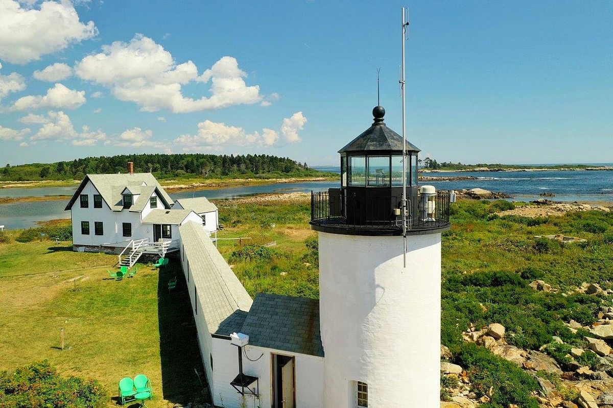 Goat Island Light: Photo by Isaac Schuchat