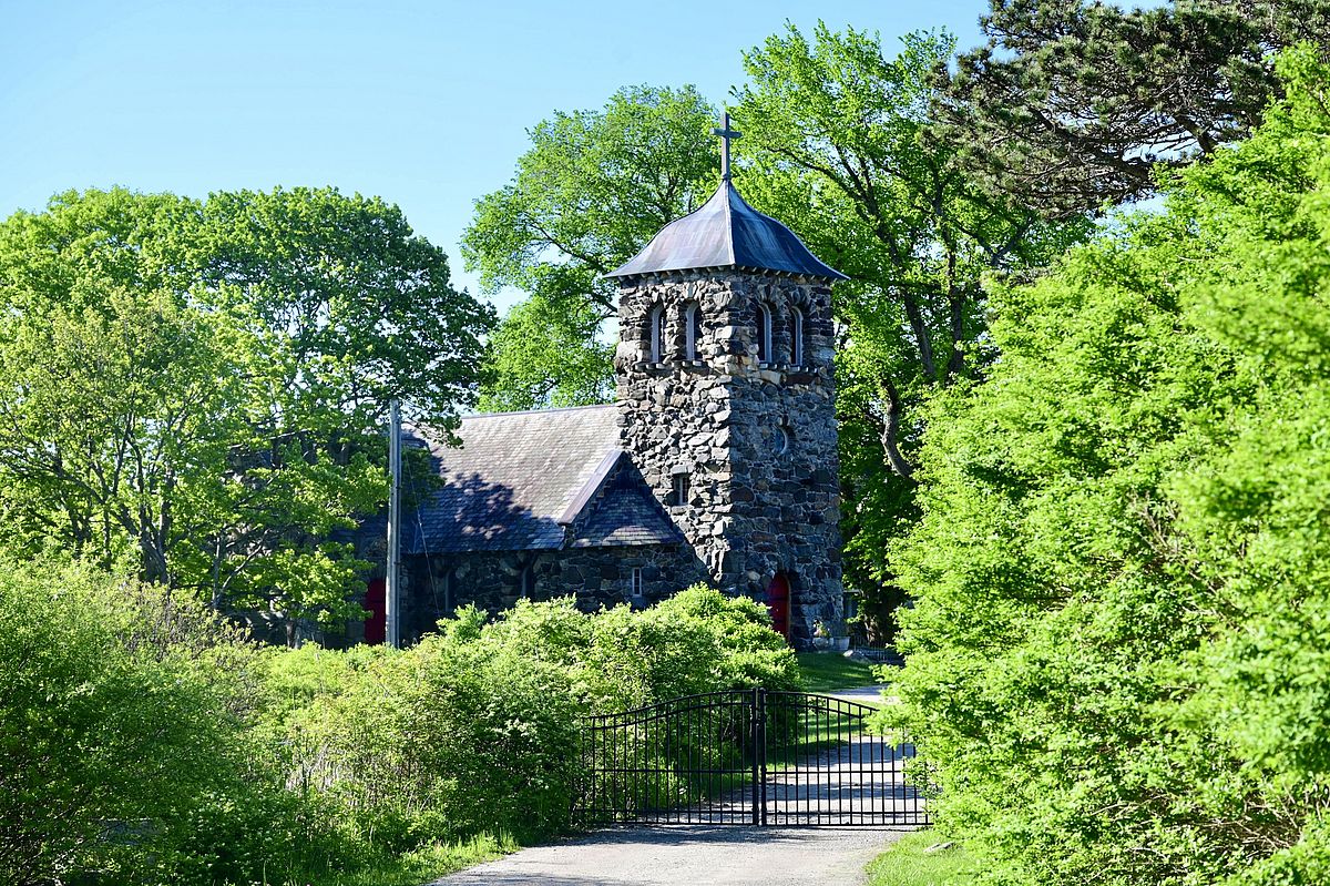 St. Ann’s by-the-Sea: Photo by Robert Dennis